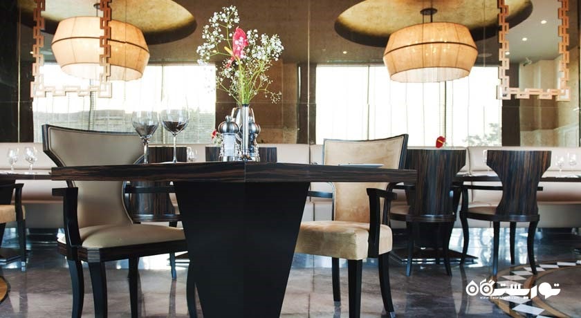 رستوران استیک ان مور اند بیزینس لانج